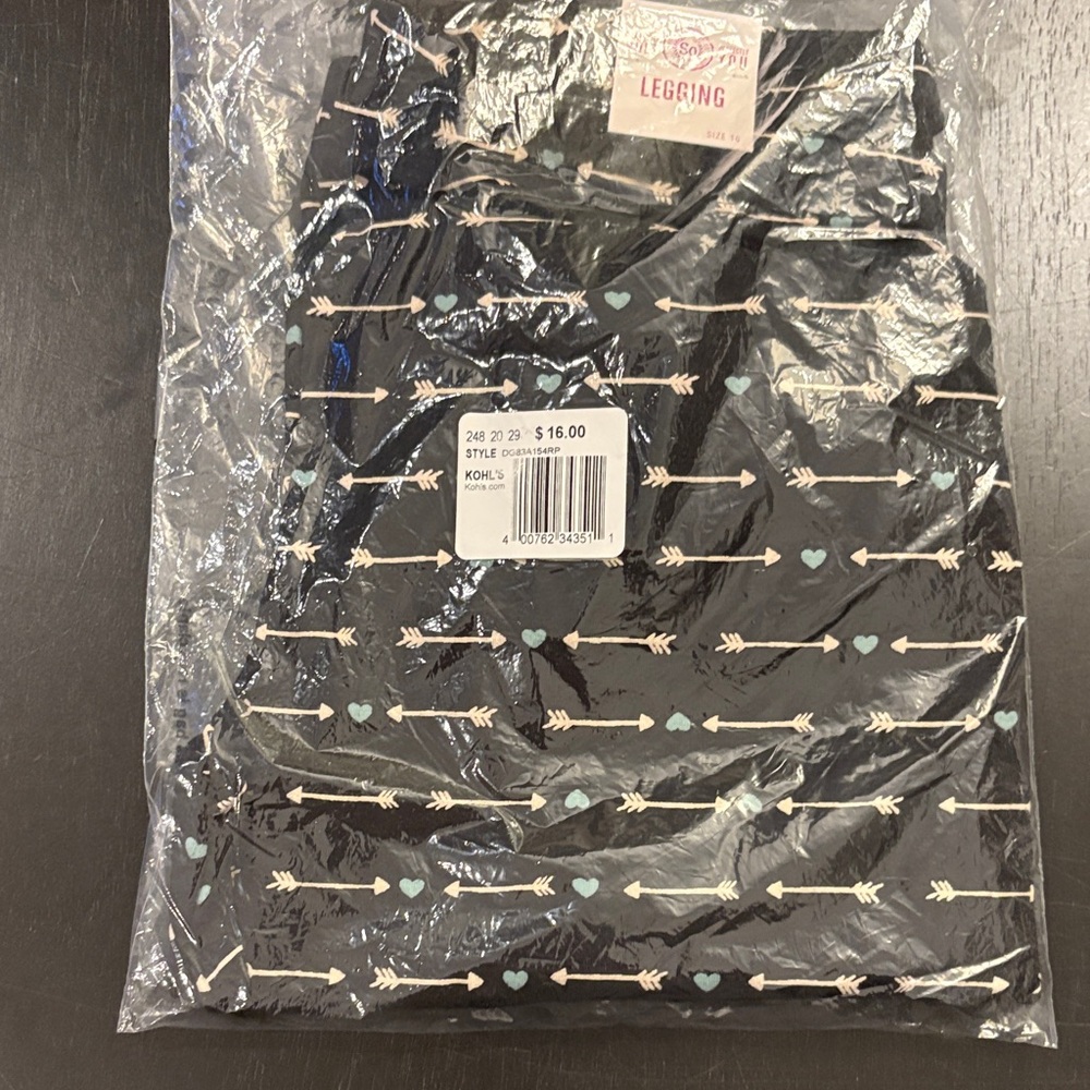 New- girls Black Leggings with Heart and Arrow Pattern size 16